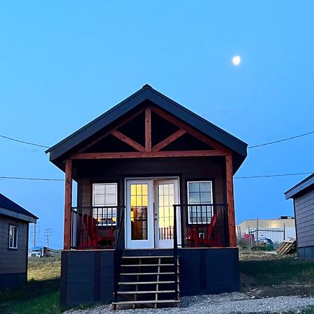 Stardust Inn And Chalets Pincher Creek Exterior photo